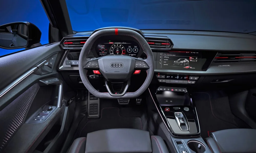 Фото Audi RS3 (2022) — приборная панель. Экран приборов за рулём — вся ходовая информация перед глазами Audi RS3 (2022) — приборная панель