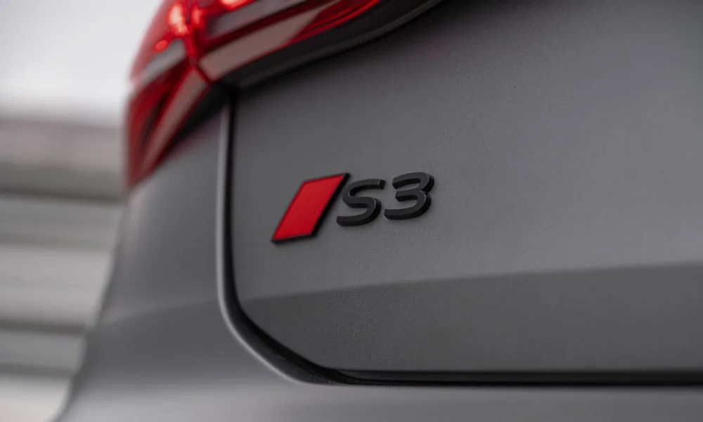 Фото Audi S3 Sportback (2024) — экстерьер. Внешняя деталь кузова вблизи. Мелкие элементы экстерьера дополняют общий стиль модели Audi S3 Sportback (2024) — экстерьер