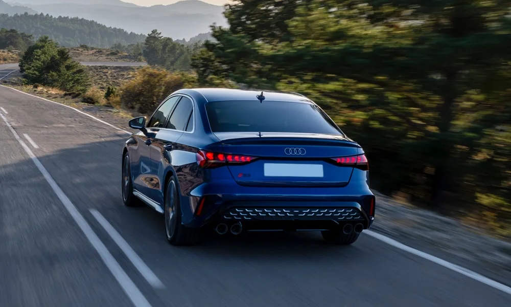 Фото Audi S3 (2024) — вид сзади, фото 7. Графика фонарей, бампер и оформление пятой двери Audi S3 (2024) — вид сзади, фото 7