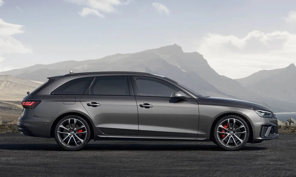 Фото Audi S4 — вид сбоку, фото 4. Профиль кузова: колёсная база, свесы и линия остекления Audi S4 — вид сбоку, фото 4