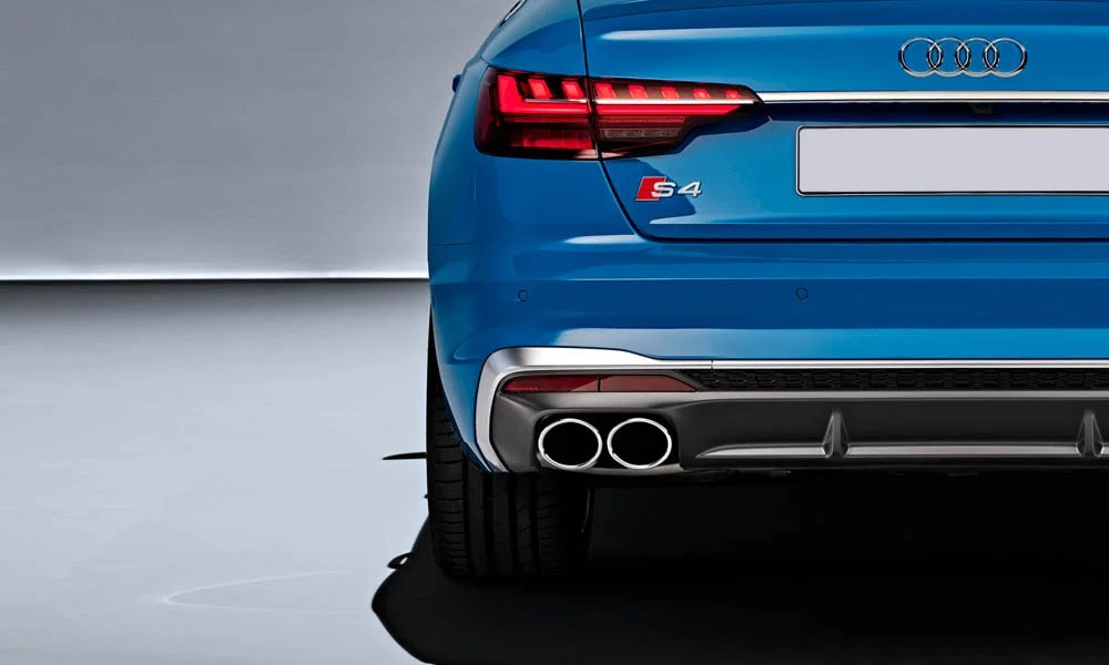 Фото Audi S4 — вид сзади, фото 9. Линия крыши, стойки и задняя дверь в синем исполнении Audi S4 — вид сзади, фото 9