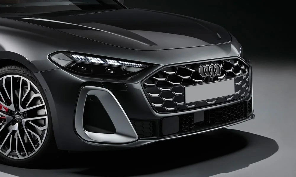 Фото Audi S5 Avant (2024) — вид спереди, фото 5. Оптика, решётка и бампер — первое впечатление о модели. Рисунок ходовых огней — подпись модели, по нему её узнают в потоке Audi S5 Avant (2024) — вид спереди, фото 5