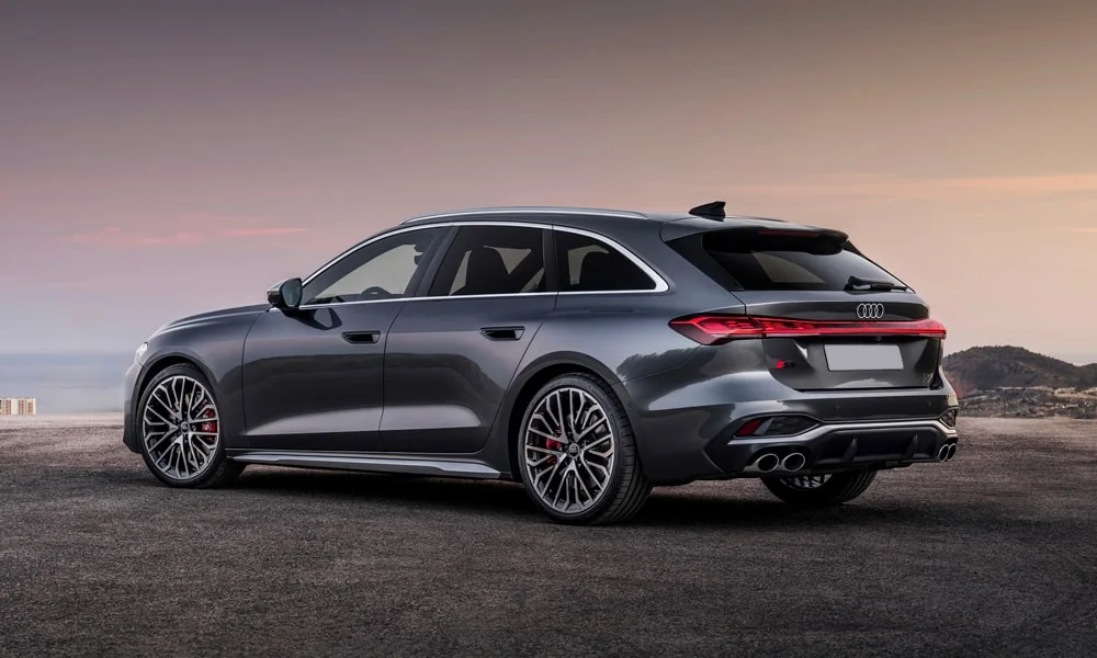 Фото Audi S5 Avant (2024) — вид сзади, фото 9. Графика фонарей, бампер и оформление пятой двери. Насадки выхлопа или их имитация внизу бампера различают версии Audi S5 Avant (2024) — вид сзади, фото 9