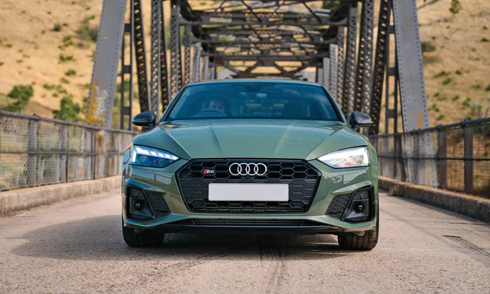 Фото Audi S5 (2024) — вид спереди, фото 11. Оптика, решётка и бампер — первое впечатление о модели Audi S5 (2024) — вид спереди, фото 11
