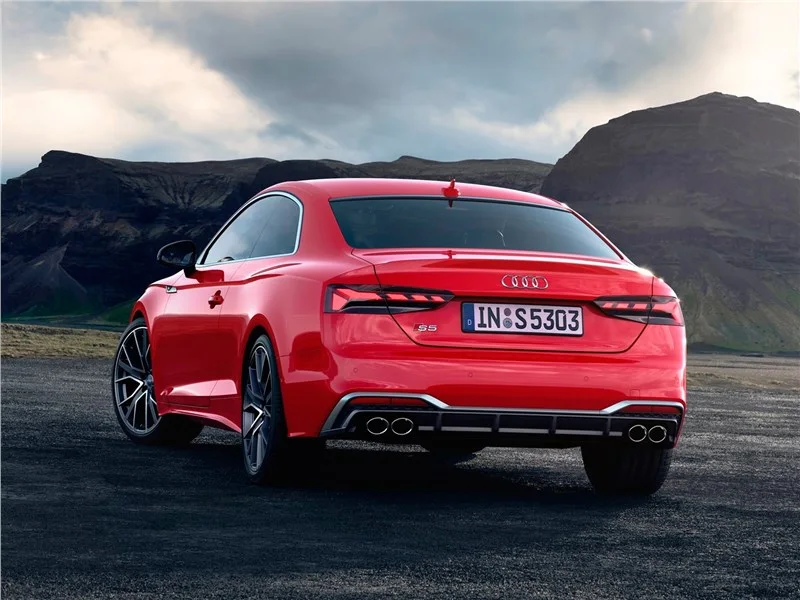 Audi S5 Sportback 2011-2020: вид сзади. Audi S5 Sportback 2011-2020 — вид сзади