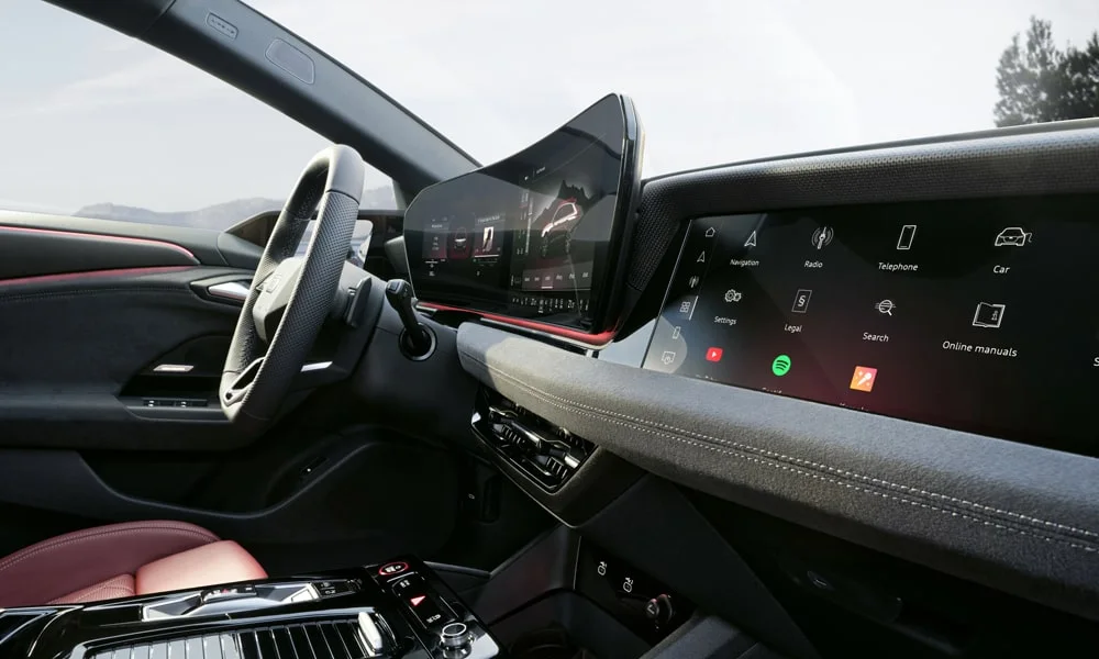 Фото Audi S6 Avant e-tron (2024) — экран мультимедиа, фото 2. Интерфейс медиасистемы крупным планом. Поддержка смартфонов и обновления «по воздуху» — ключевые вопросы к медиасистеме; наличие русификации уточняйте у дилера Audi S6 Avant e-tron (2024) — экран мультимедиа, фото 2