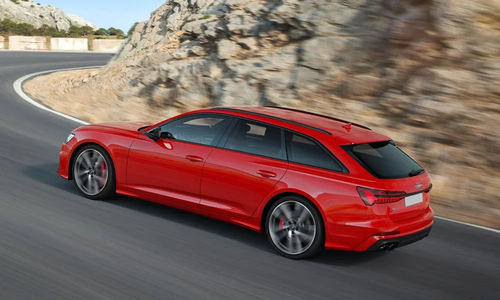 Фото Audi S6 Avant (2024) — вид сзади, фото 6. Корма в красном цвете: графика фонарей и пластика пятой двери Audi S6 Avant (2024) — вид сзади, фото 6