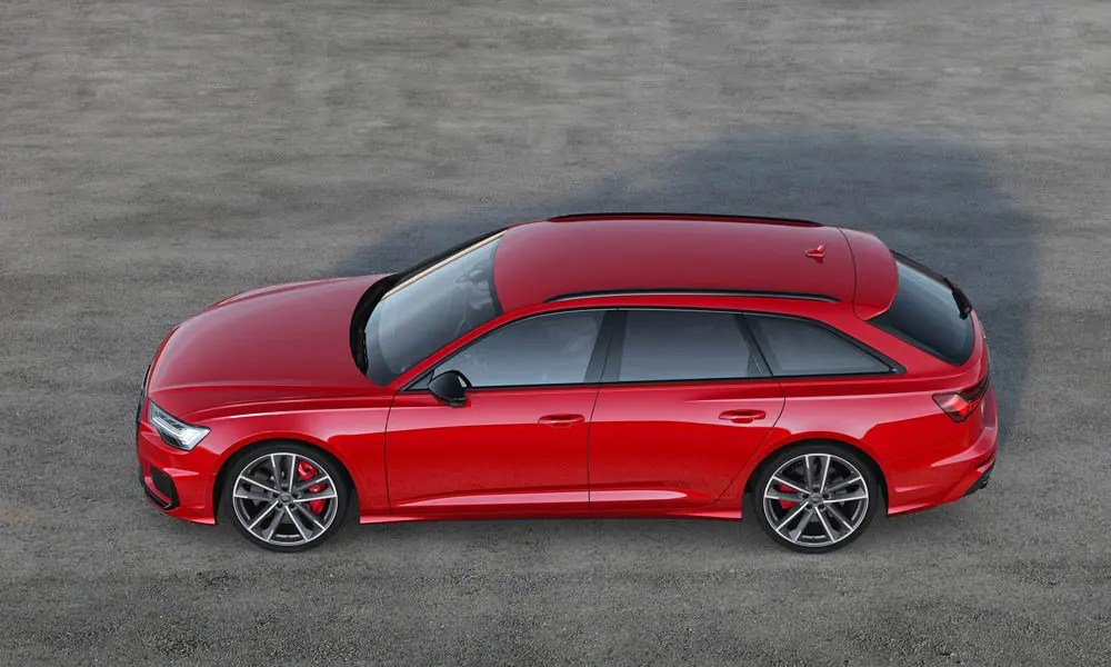 Фото Audi S6 Avant (2024) — крыша. Линия крыши и панорамное остекление с высоты Audi S6 Avant (2024) — крыша