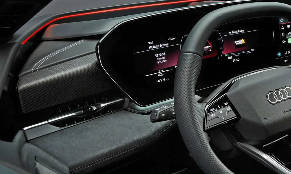 Фото Audi S6 Sportback e-tron (2024) — приборная панель, фото 2. Скорость, запас хода и подсказки ассистентов перед глазами. Запас хода и расход выводятся крупно — главные цифры ежедневных поездок Audi S6 Sportback e-tron (2024) — приборная панель, фото 2