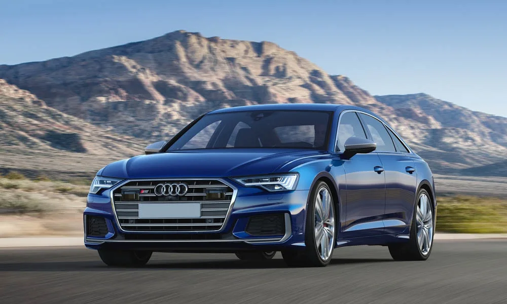 Фото Audi S6 — вид спереди, фото 11. Передок в синем исполнении — крупная светотехника и выразительный бампер. Рисунок ходовых огней — подпись модели, по нему её узнают в потоке Audi S6 — вид спереди, фото 11
