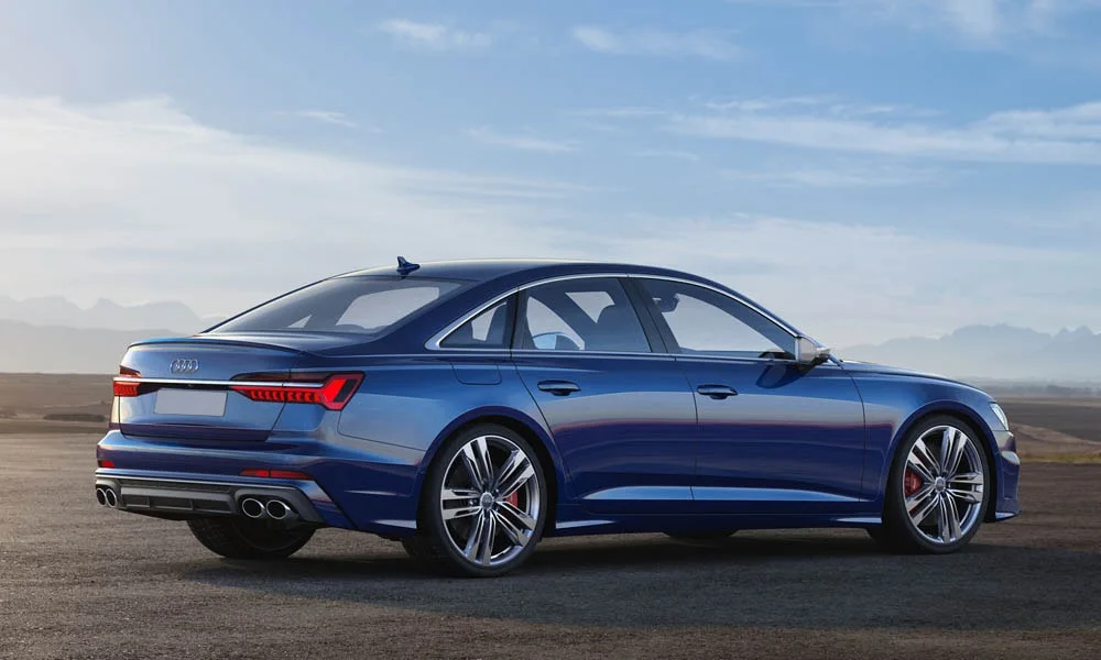 Фото Audi S6 — вид сзади, фото 6. Графика фонарей, бампер и оформление пятой двери. Светодиодная полоса или раздельные секции — задняя оптика стала главным украшением кормы Audi S6 — вид сзади, фото 6