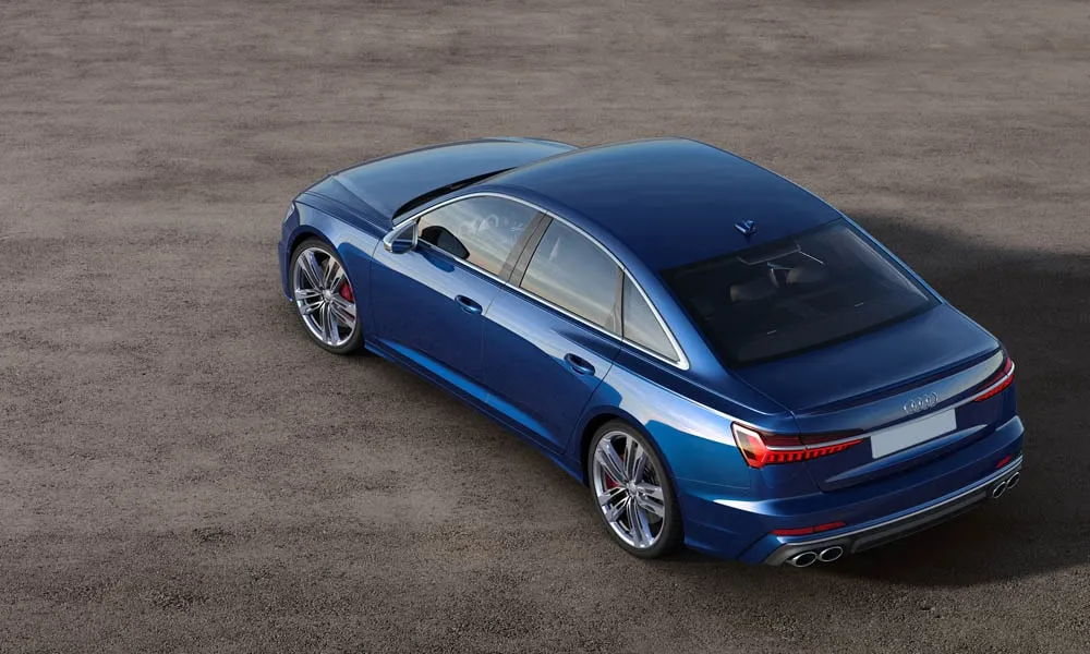 Фото Audi S6 — крыша. Линия крыши и панорамное остекление с высоты. Панорамное стекло зрительно увеличивает салон; шторка спасает в жару Audi S6 — крыша
