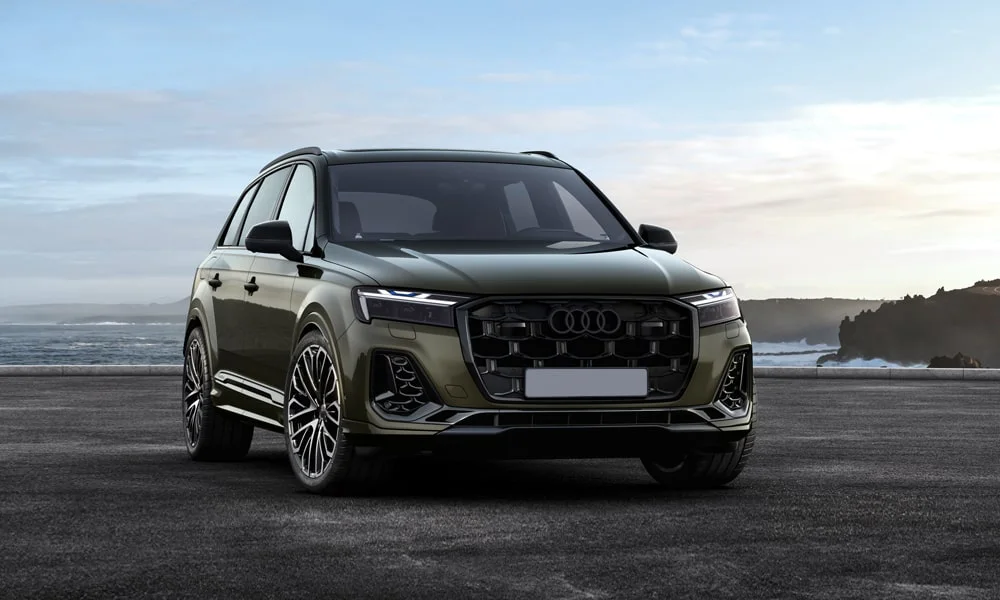 Фото Audi SQ7 (2024) — вид спереди, фото 8. Оптика, решётка и бампер — первое впечатление о модели. Дневные ходовые огни включаются автоматически с запуском Audi SQ7 (2024) — вид спереди, фото 8