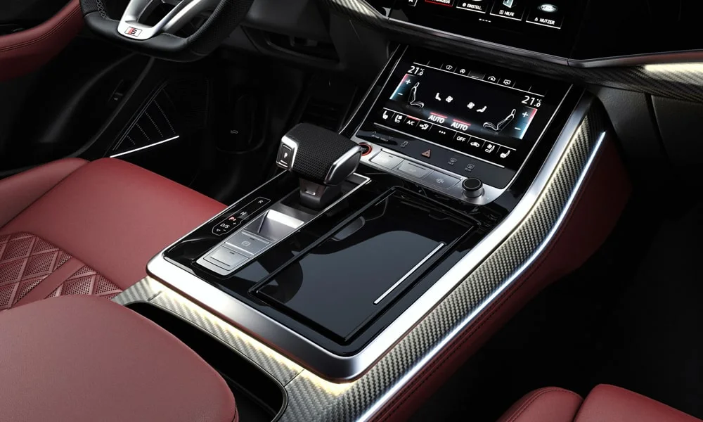 Фото Audi SQ7 (2024) — селектор коробки передач, фото 2. Управление коробкой: компактный селектор освобождает место на тоннеле. Автохолд удерживает машину на светофоре без ноги на тормозе Audi SQ7 (2024) — селектор коробки передач, фото 2