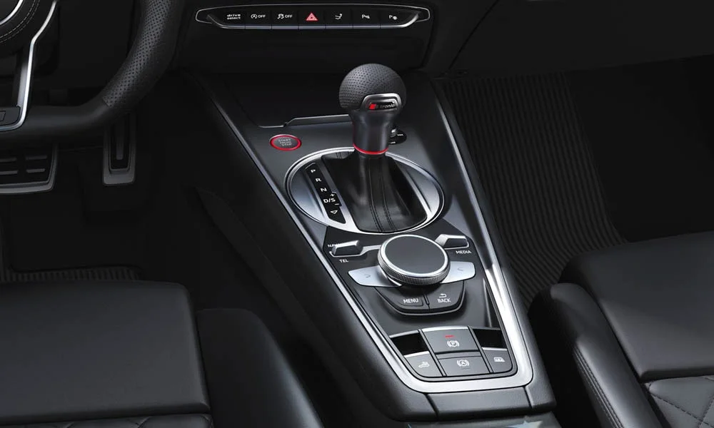 Фото Audi TT — селектор коробки передач, фото 4. Управление коробкой: компактный селектор освобождает место на тоннеле. Режимы движения и электронный ручник собраны рядом с селектором Audi TT — селектор коробки передач, фото 4