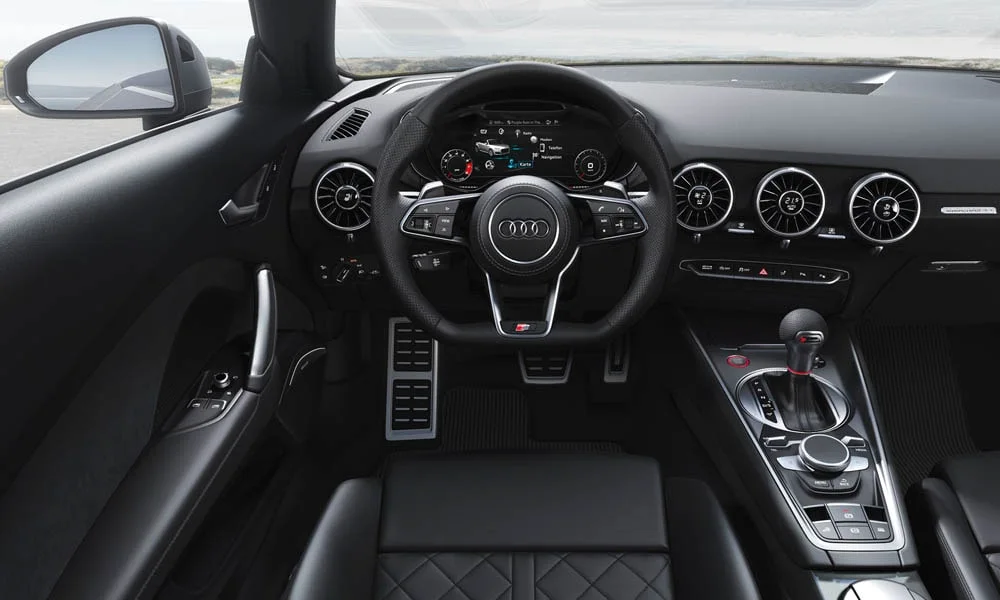 Фото Audi TT — руль, фото 5. Обшивка обода и компоновка спиц крупным планом Audi TT — руль, фото 5