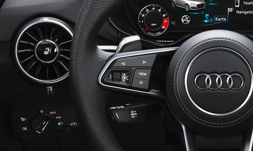 Фото Audi TT — руль, фото 6. Обшивка обода и компоновка спиц крупным планом. Обогрев обода — опция, которую оценят зимой Audi TT — руль, фото 6