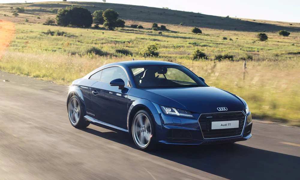 Фото Audi TT — вид спереди, фото 13. Оптика, решётка и бампер — первое впечатление о модели. Дневные ходовые огни включаются автоматически с запуском Audi TT — вид спереди, фото 13