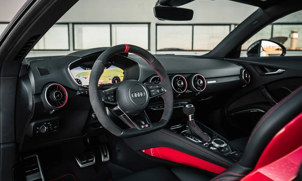 Фото Audi TT — руль, фото 2. Обшивка обода и компоновка спиц крупным планом Audi TT — руль, фото 2