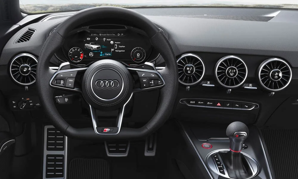 Фото Audi TTS — руль, фото 5. Обшивка обода и компоновка спиц крупным планом. Обогрев обода — опция, которую оценят зимой Audi TTS — руль, фото 5
