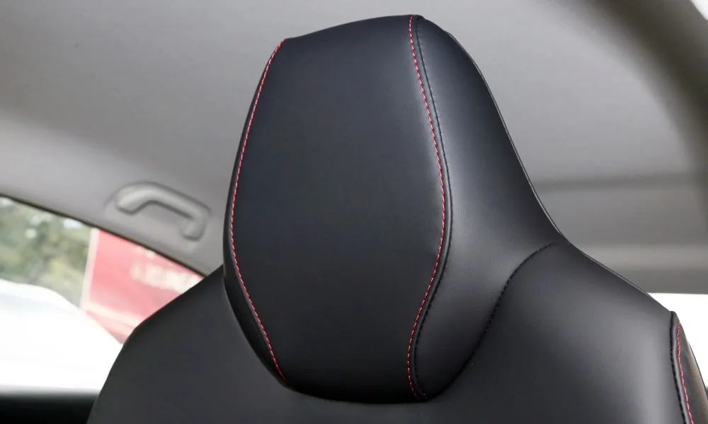 Фото BAIC U5 Plus (2023) — интерьер, фото 6. Общий план салона: архитектура панели, консоль и кресла. Уровень отделки читается по стыкам панелей и мягким поверхностям в зонах касания BAIC U5 Plus (2023) — интерьер, фото 6