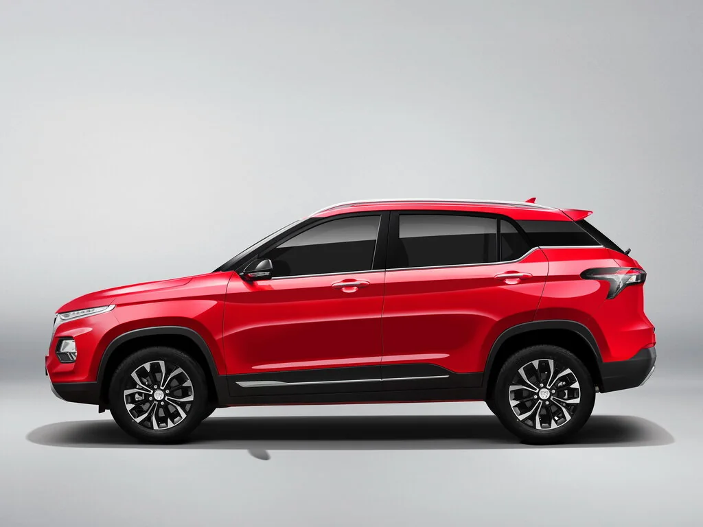 Фото Baojun 510 (2019) — вид сбоку. Профиль: длина кузова, линия крыши и посадка на колёсах Baojun 510 (2019) — вид сбоку