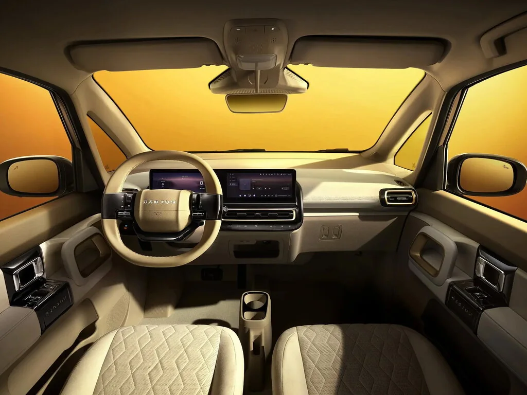 Фото Baojun KiWi EV (2022) — передняя панель. Архитектура передней панели: экраны, дефлекторы и отделка Baojun KiWi EV (2022) — передняя панель