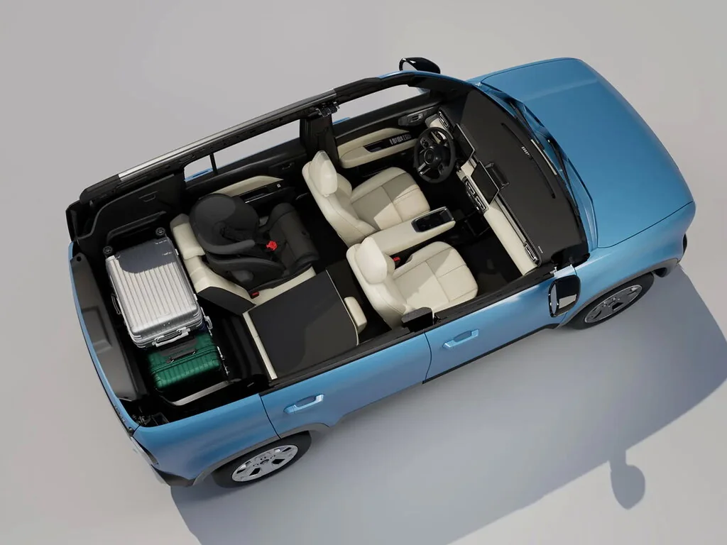 Фото Baojun Yep Plus (2024) — вид сверху. Сверху видно остекление крыши и рейлинги Baojun Yep Plus (2024) — вид сверху