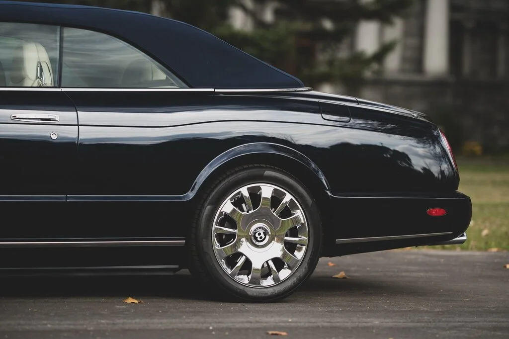 Фото Bentley Azure (2010) — внешний вид. Кузов снаружи: пропорции и линии Bentley Azure (2010) — внешний вид