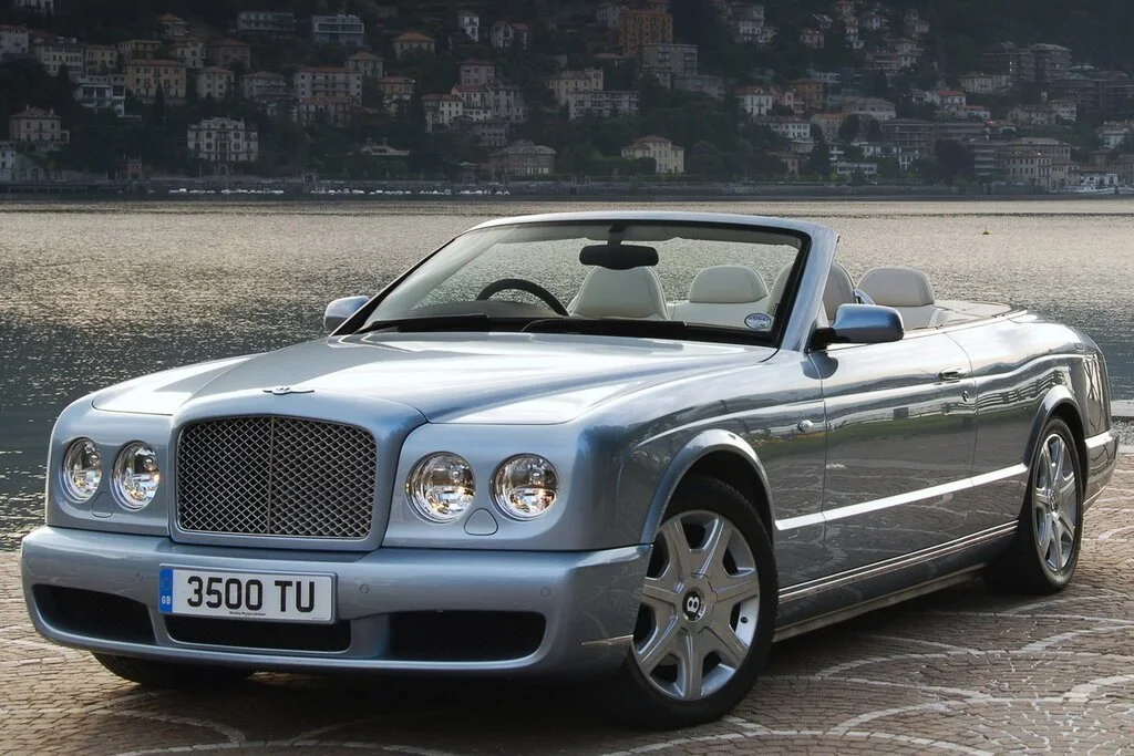 Фото Bentley Azure (2010) — внешний вид, фото 3. Кузов снаружи: пропорции и линии Bentley Azure (2010) — внешний вид, фото 3