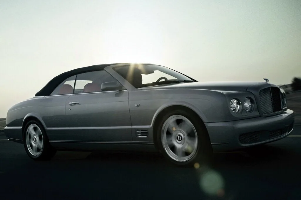 Фото Bentley Azure (2010) — внешний вид, фото 5. Кузов снаружи: пропорции и линии Bentley Azure (2010) — внешний вид, фото 5