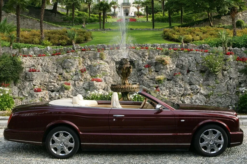 Фото Bentley Azure (2010) — внешний вид, фото 6. Общий вид машины снаружи Bentley Azure (2010) — внешний вид, фото 6