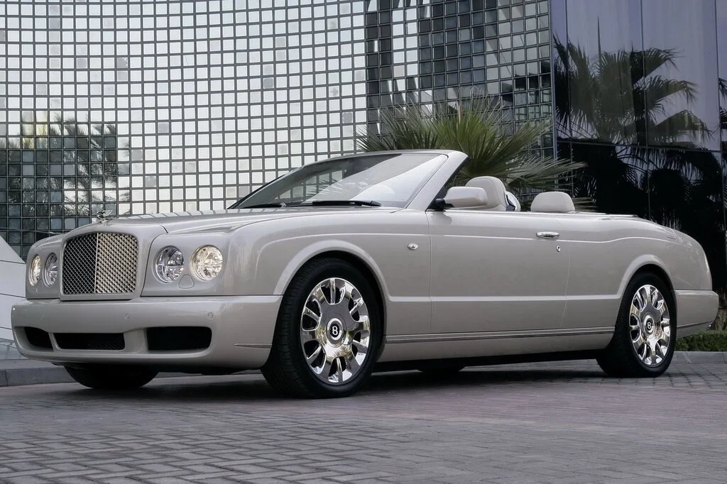 Фото Bentley Azure (2010) — внешний вид, фото 7. Кузов снаружи: пропорции и линии Bentley Azure (2010) — внешний вид, фото 7