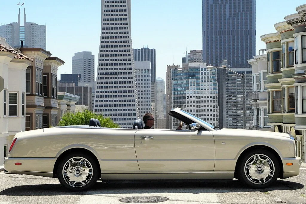 Фото Bentley Azure (2010) — вид сбоку, фото 4. Профиль: длина кузова, линия крыши и посадка на колёсах Bentley Azure (2010) — вид сбоку, фото 4