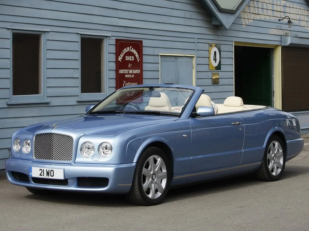 Фото Bentley Azure (2010) — вид сбоку, фото 8. Вид сбоку целиком: колёсная база и размер арок Bentley Azure (2010) — вид сбоку, фото 8