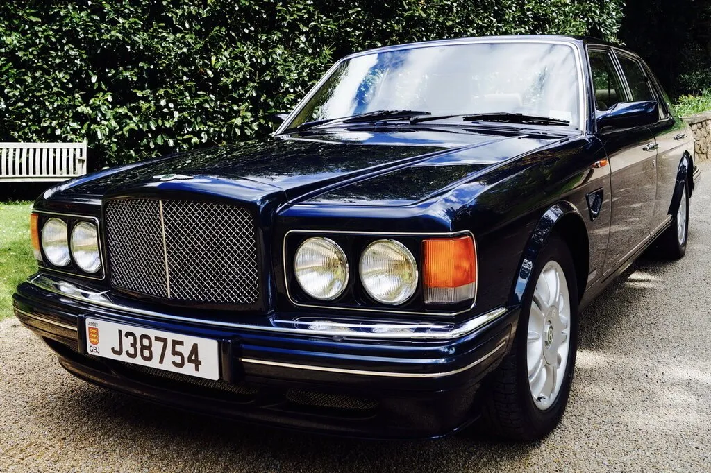 Фото Bentley Brooklands (1998) — внешний вид, фото 4. Общий вид машины снаружи Bentley Brooklands (1998) — внешний вид, фото 4