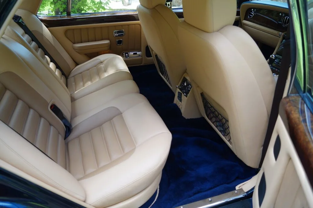 Фото Bentley Brooklands (1998) — интерьер, фото 5. Салон целиком: как расставлены кресла и что под рукой у водителя Bentley Brooklands (1998) — интерьер, фото 5