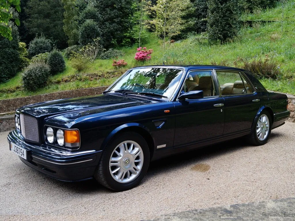 Фото Bentley Brooklands (1998) — вид сбоку, фото 4. Профиль: длина кузова, линия крыши и посадка на колёсах Bentley Brooklands (1998) — вид сбоку, фото 4