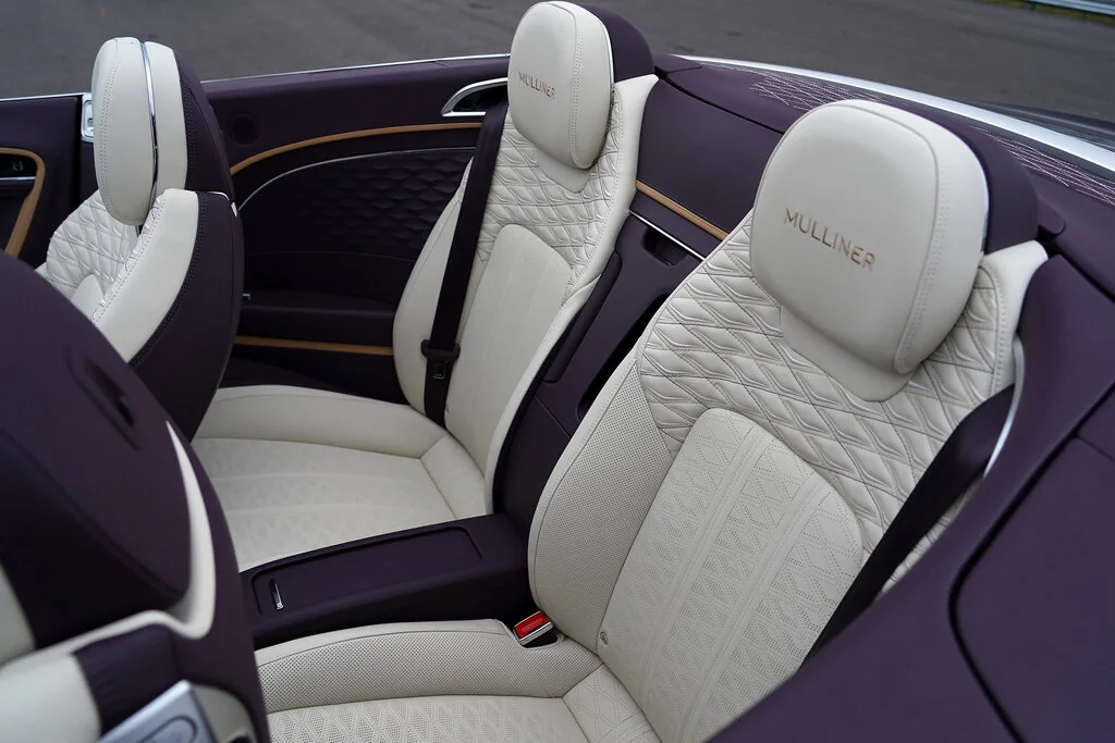 Фото Bentley Continental GT (2024) — передние сиденья. Передние кресла: профиль спинки, подушка и отделка Bentley Continental GT (2024) — передние сиденья