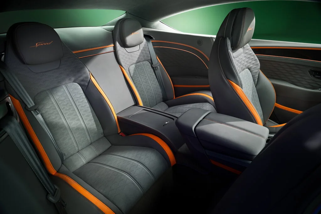 Фото Bentley Continental GT (2024) — интерьер, фото 8. Салон целиком: как расставлены кресла и что под рукой у водителя Bentley Continental GT (2024) — интерьер, фото 8