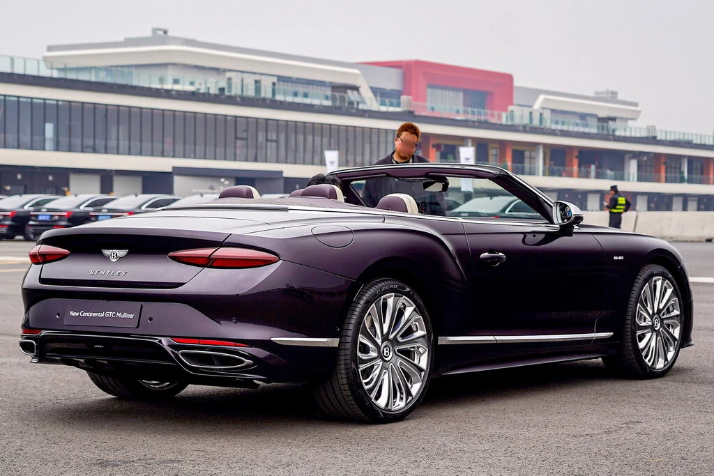 Bentley Continental GT (2024) — вид сзади
