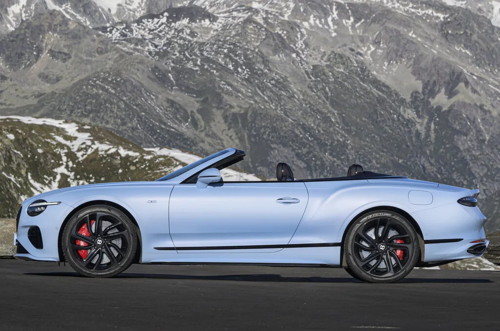 Фото Bentley Continental GT (2024) — вид сбоку, фото 5. Вид сбоку целиком: колёсная база и размер арок Bentley Continental GT (2024) — вид сбоку, фото 5