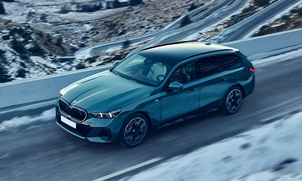 Фото BMW i5 Touring — вид спереди, фото 8. Оптика, решётка и бампер — первое впечатление о модели BMW i5 Touring — вид спереди, фото 8
