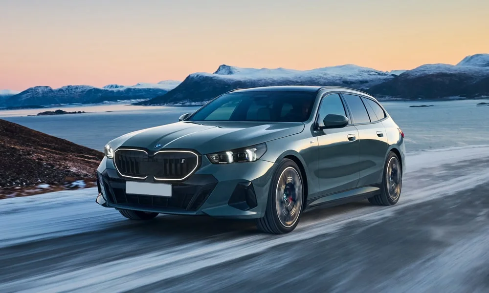 Фото BMW i5 Touring — вид спереди, фото 9. Оптика, решётка и бампер — первое впечатление о модели BMW i5 Touring — вид спереди, фото 9