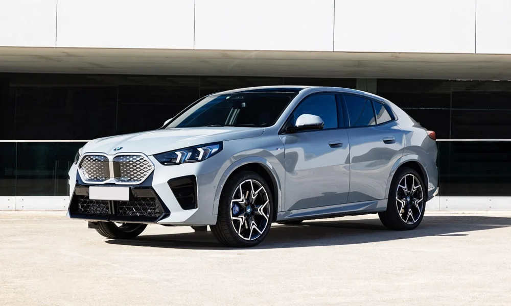 Фото BMW iX2 — вид спереди, фото 5. Оптика, решётка и бампер — первое впечатление о модели BMW iX2 — вид спереди, фото 5
