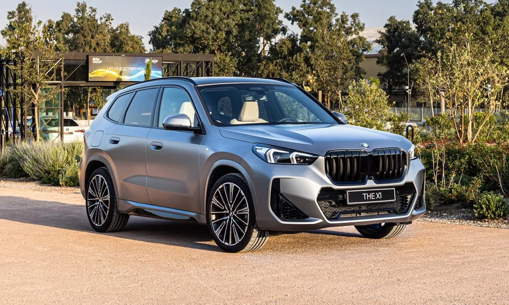 Фото BMW X1 (2024) — вид спереди, фото 7. Анфас: пропорции капота, посадка кузова и графика ходовых огней BMW X1 (2024) — вид спереди, фото 7