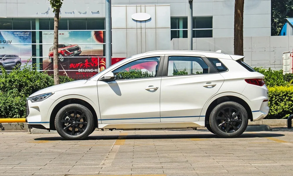 BYD e2 (2024) — вид сбоку
