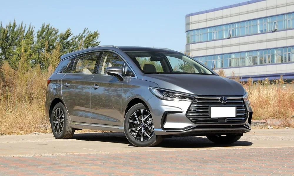 Фото BYD Song Max (2024) — вид спереди, фото 3. Оптика, решётка и бампер — первое впечатление о модели BYD Song Max (2024) — вид спереди, фото 3