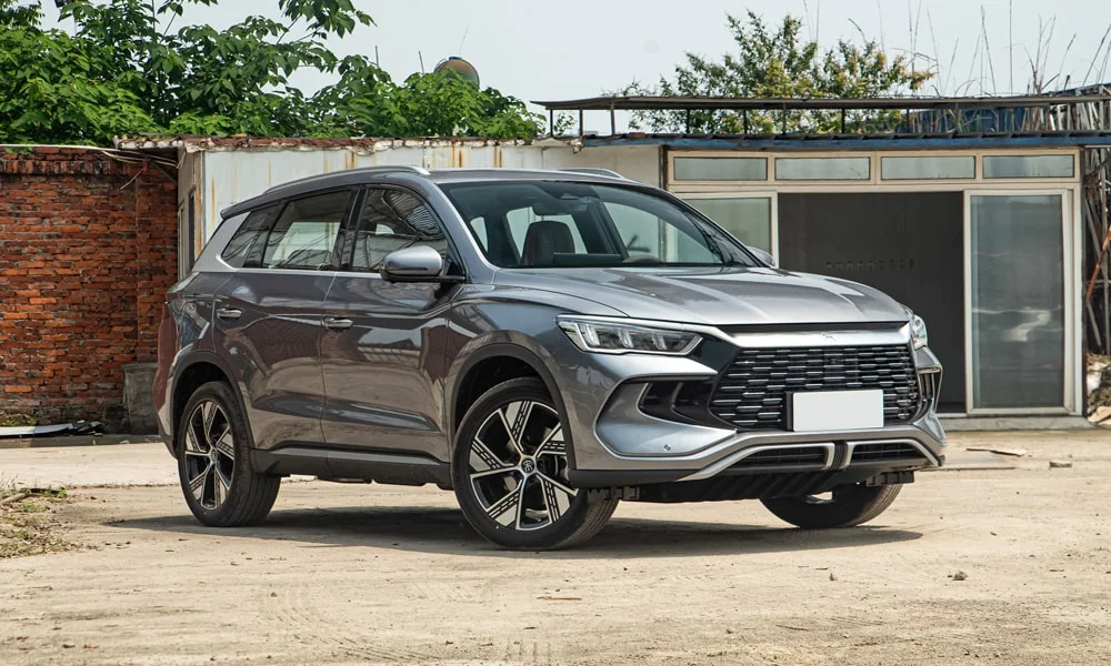Фото BYD Song Pro (2024) — вид сбоку, фото 4. Профиль кузова: колёсная база, свесы и линия остекления BYD Song Pro (2024) — вид сбоку, фото 4