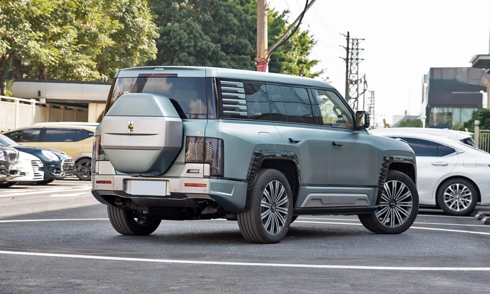 BYD Yangwang U8 (2024) — вид сзади, фото 3